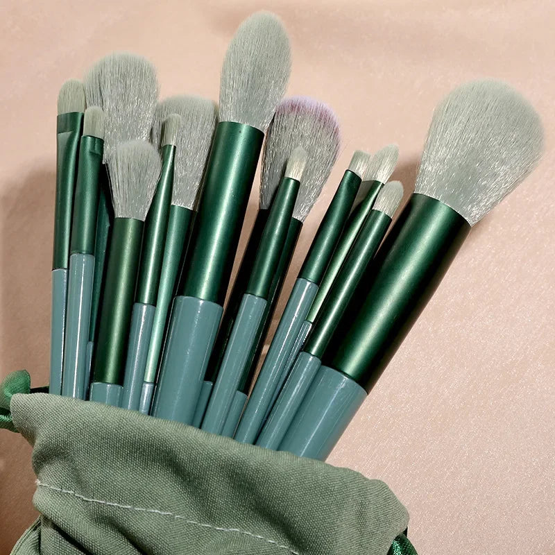 Soft Fluffy Makeup Brushes Set for Cosmetics Foundation Blush Powder Eyeshadow Kabuki Blending Makeup Brush Beauty Tool